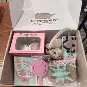 🔴SOLD🔴 Pusheen Box Winter 2018 - 6 out of 8 items BNWT, sealed, unopened